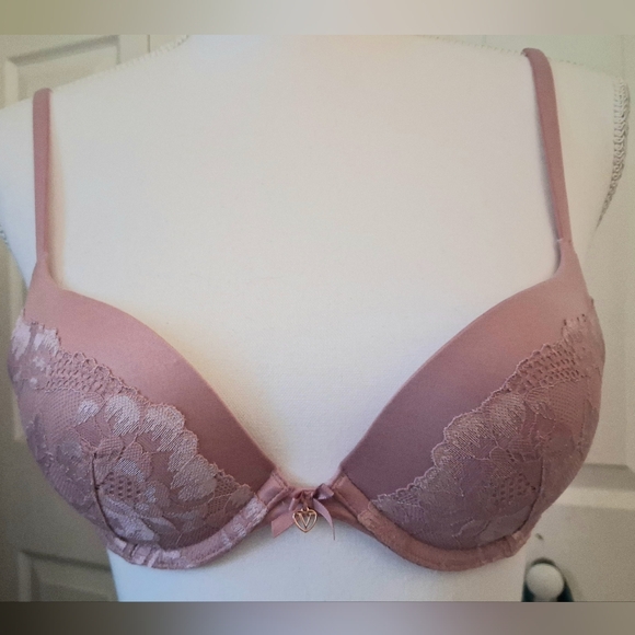 Victoria's Secret Other - Victoria's Secret Body By Victoria Push-Up Lace Bra in Mauve. 32B